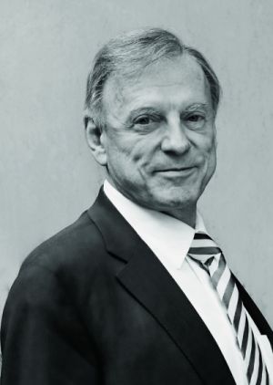 Avi Primor (geb. 1935) – ehemaliger israelischer Botschafter in Deutschland. Er ist Sohn eines niederländischen Emigranten. Seine Mutter ging 1932 von Frankfurt nach Tel Aviv, ihre gesamte Familie wurde während des Holocausts ermordet. Avi Primor erhielt zahlreiche Ehrungen, so das Bundesverdienstkreuz mit Stern und Schulterband.